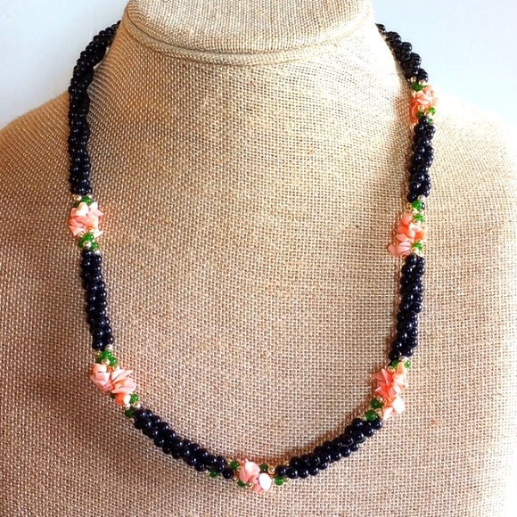 VINTAGE PINK ANGEL SKIN CORAL BLACK GREEN GLASS 3 STRANDS ROPE NECKLACE 22" LONG - Picture 8 of 8